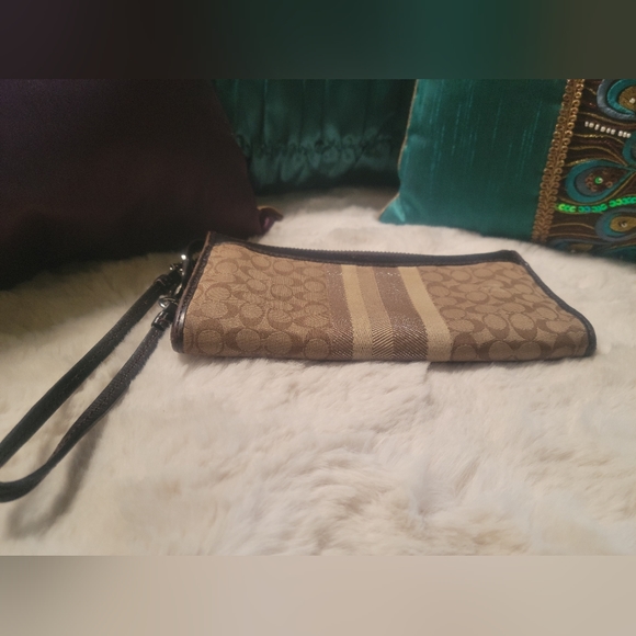 Vintage COACH Wristlet - Picture 7 of 7
